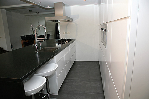 Witte keuken met wit aanrechtblad ~ consenza for .